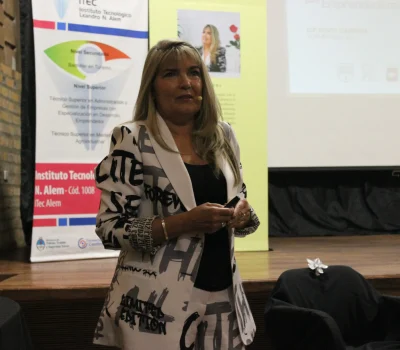 Silvia Cabrera en Alem